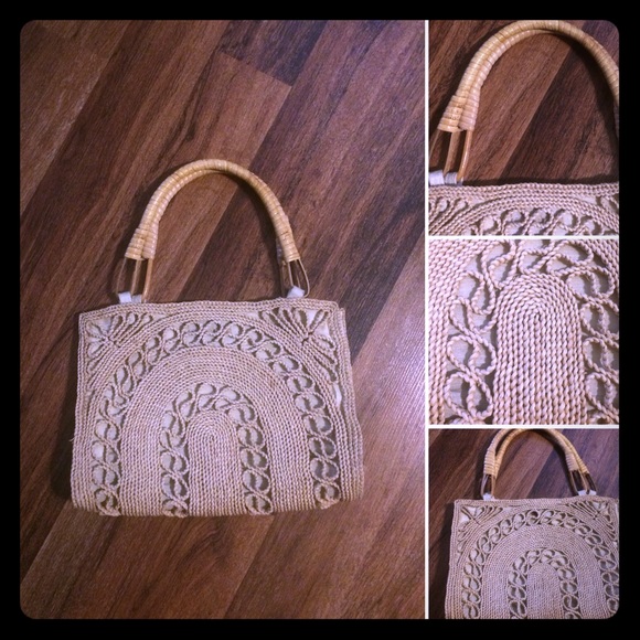 Vintage Handbags - 🔴2/$10 or 5/$20 Vintage 70s Straw Style Bag